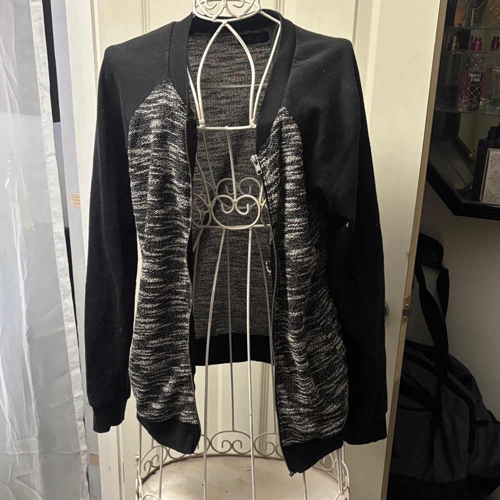 Women's Black and Gray Jacket